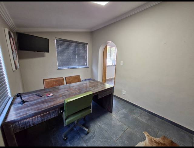 991M² OFFICE TO LET IN RAVENSWOOD